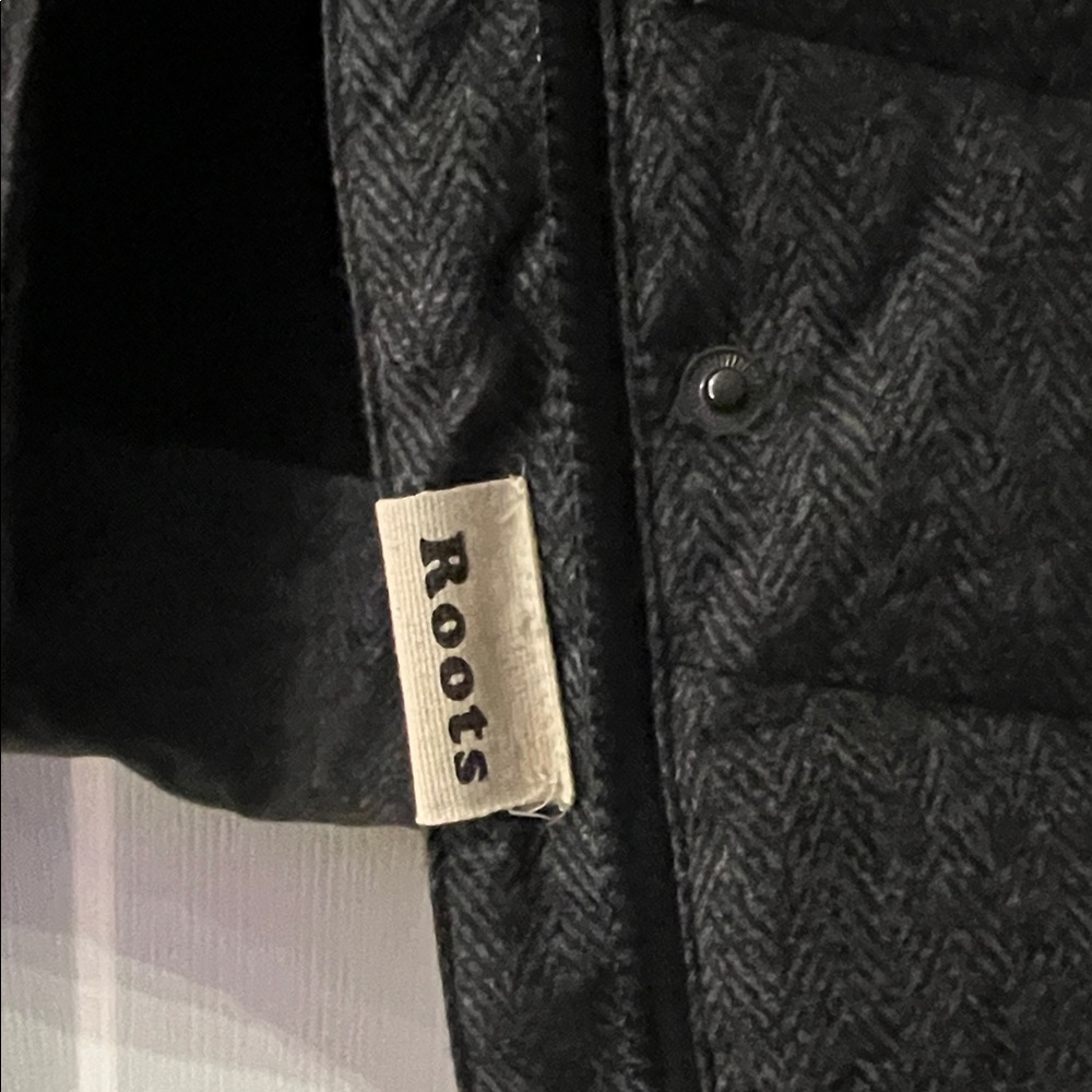 On hold - Roots Gray Down/Feather Puffer Vest - Picture 5 of 8